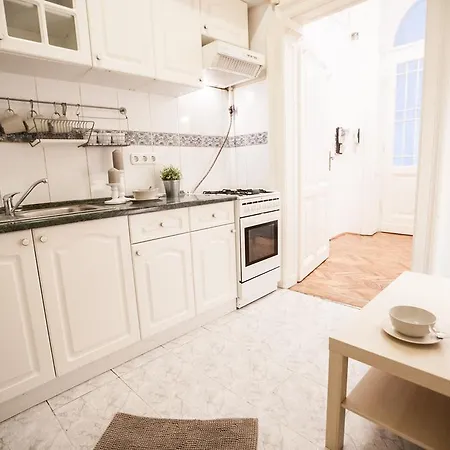 Downtown Jozsef Appartement *