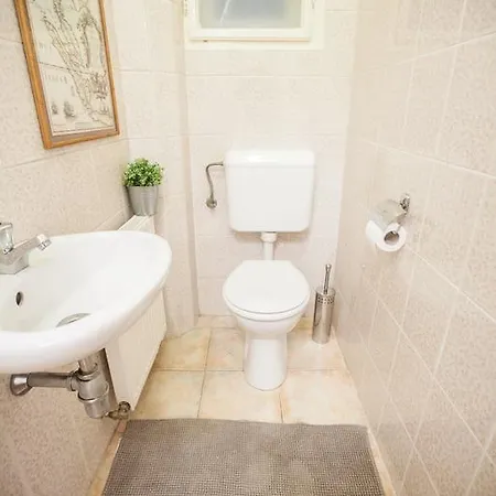 Downtown Jozsef Apartment